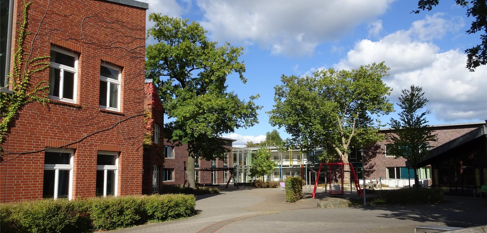 Innenhof der Christy-Brown-Schule